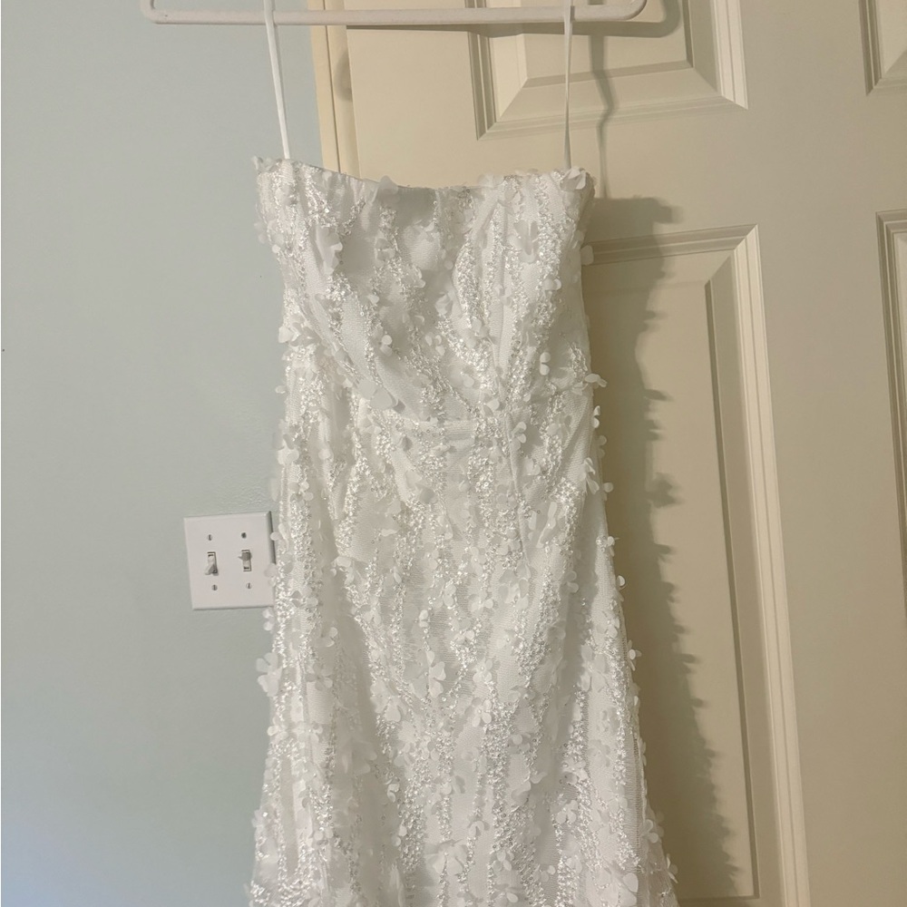 Elegant White Strapless Dress